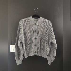 GAP Gray Cropped Knit Cardigan Oversized Sweater Buttons Large